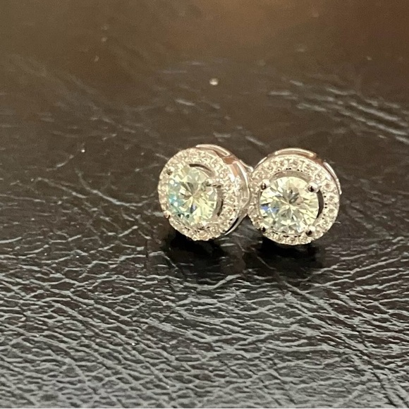 1.00 ctw Lab- Grown Diamond Stud Earrings. - Picture 3 of 5